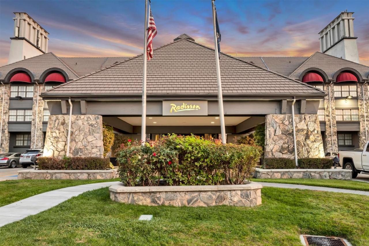 Radisson Hotel Salt Lake City Airport Exterior foto